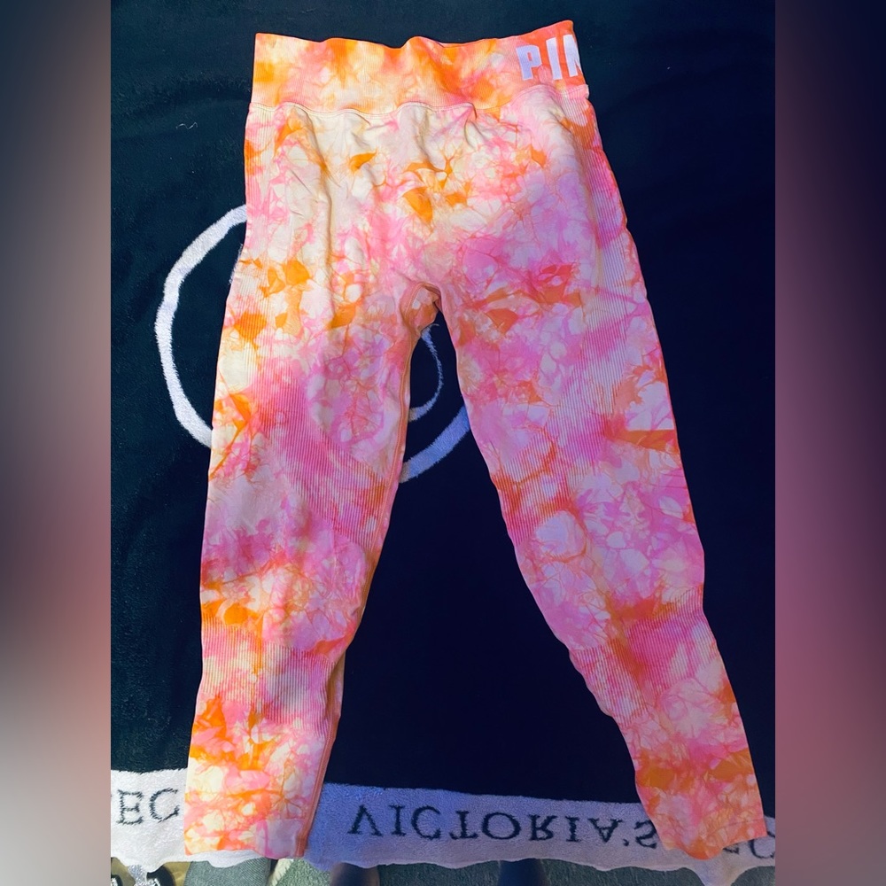 Victoria secret workout leggings with a hidden pocket